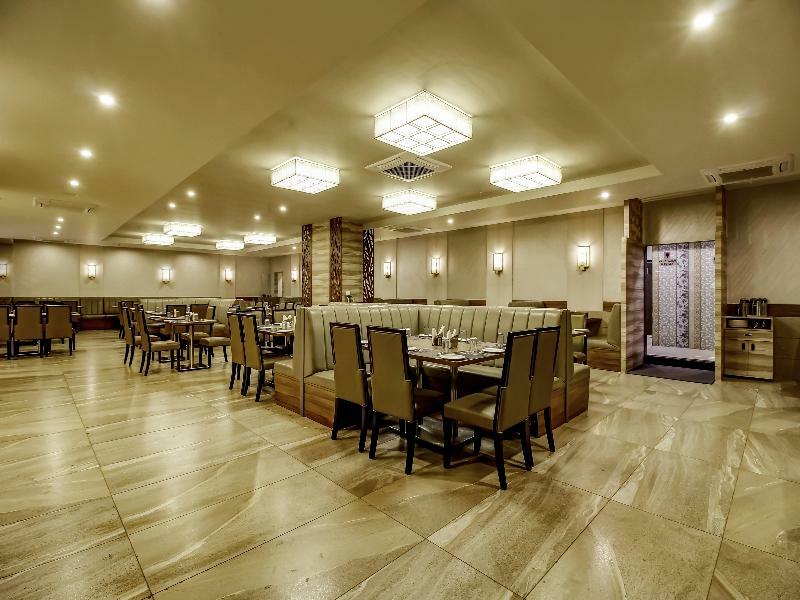 Capital O 28086 Sindhura Grand Hyderabad Exterior foto