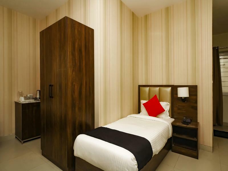 Capital O 28086 Sindhura Grand Hyderabad Exterior foto