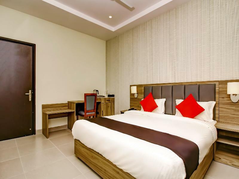 Capital O 28086 Sindhura Grand Hyderabad Exterior foto